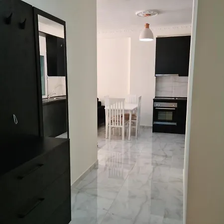 Modern 100 M From Beach,marina Bay Luxury Apartment